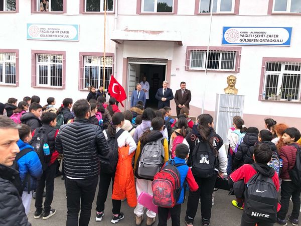 Kaymakam Erkan Karahan, Yağızlı Şehit Zafer Gülseren İlkokulu-Ortaokulunu ziyaret etti.